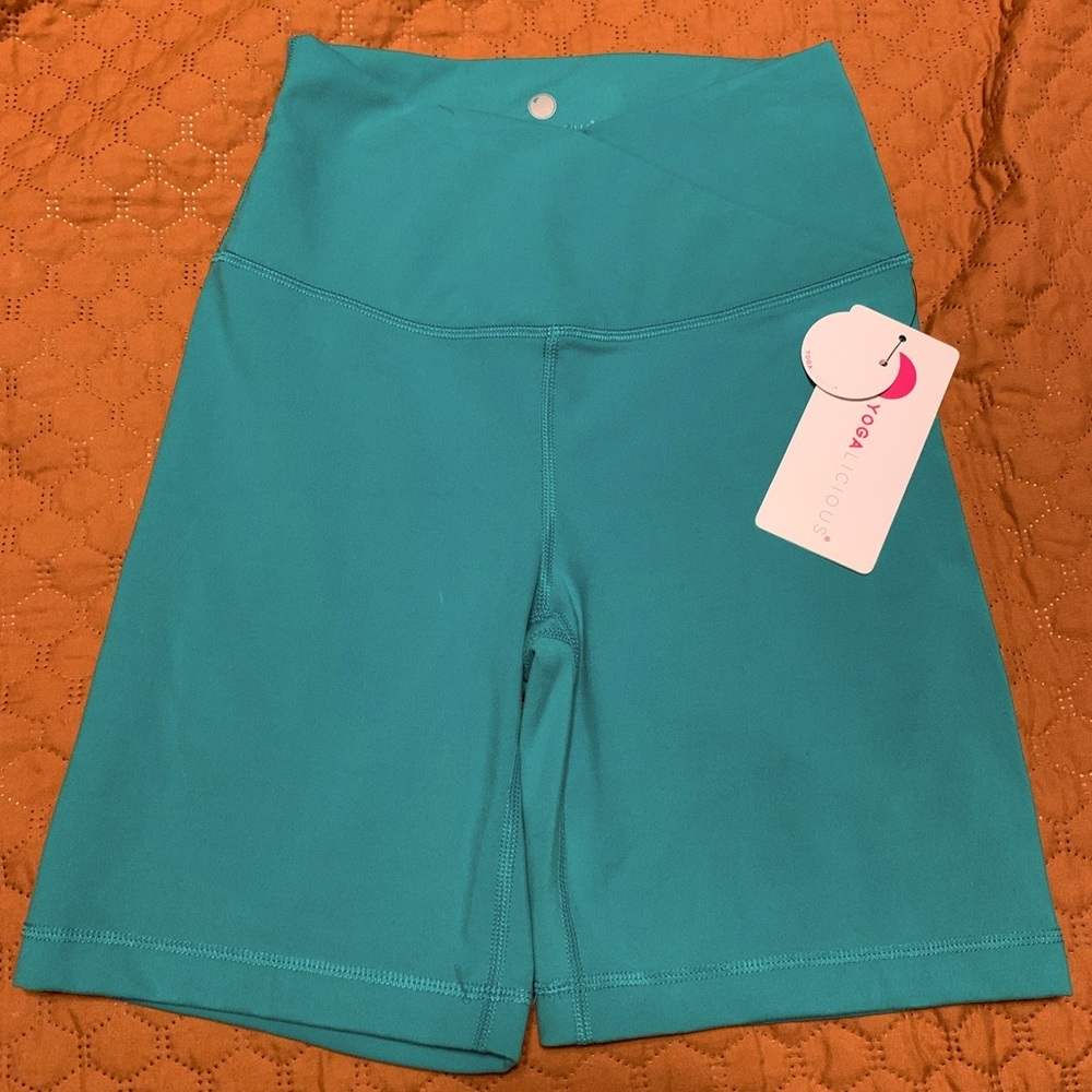 Yogalicious biker shorts. Women’s size small. Kelly green.